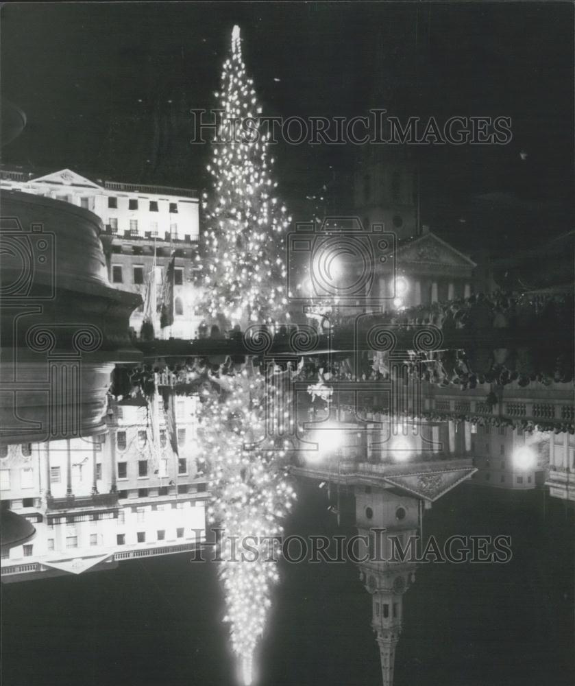 1980 Press Photo Trafalgar Square Christmas Tree Ceremony Lighting - Historic Images