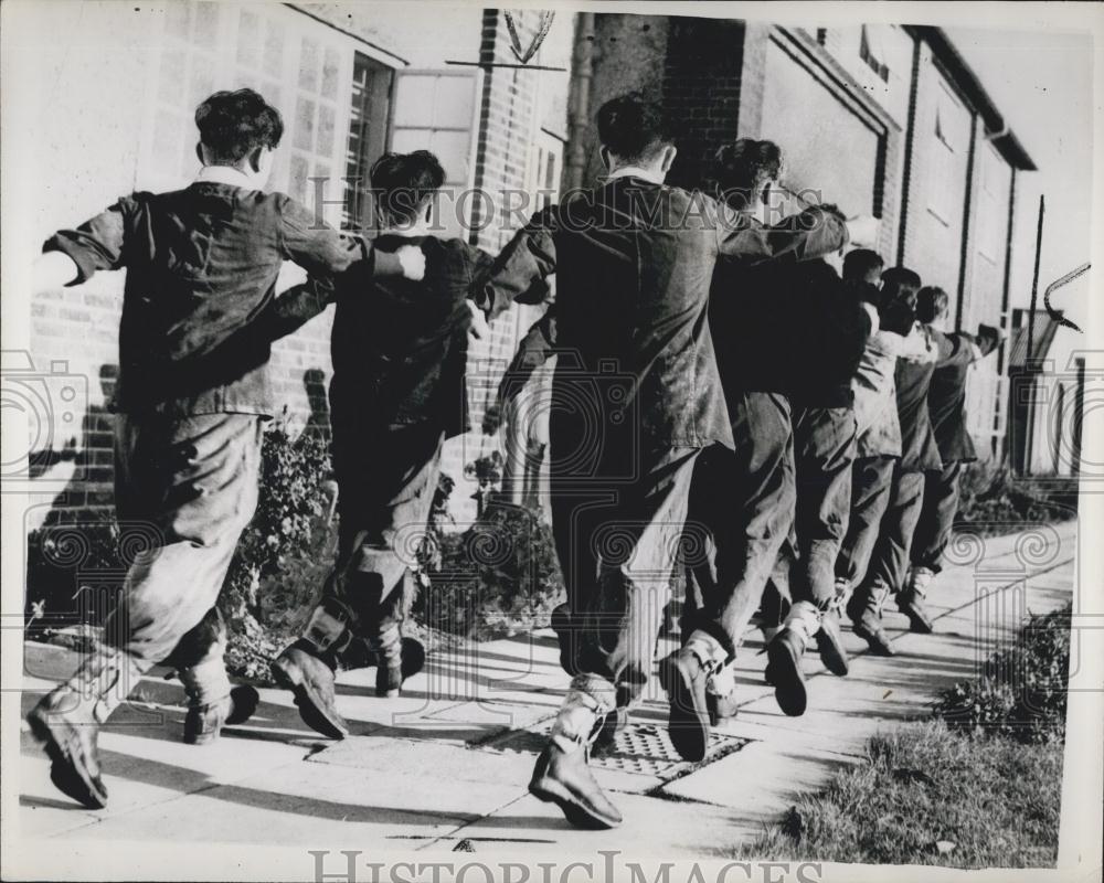 1958 Press Photo Boys of the Rebel Brigade, Blantryre House - Historic Images