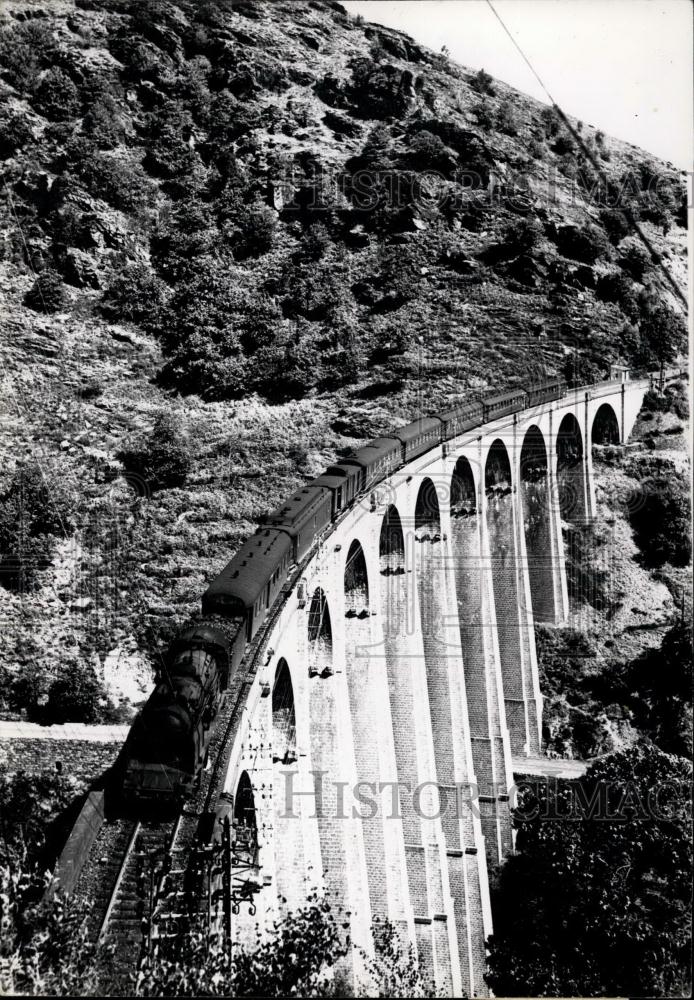 1954 Press Photo Visit France&#39; Site: A Striking view of the altier Viaduct, - Historic Images