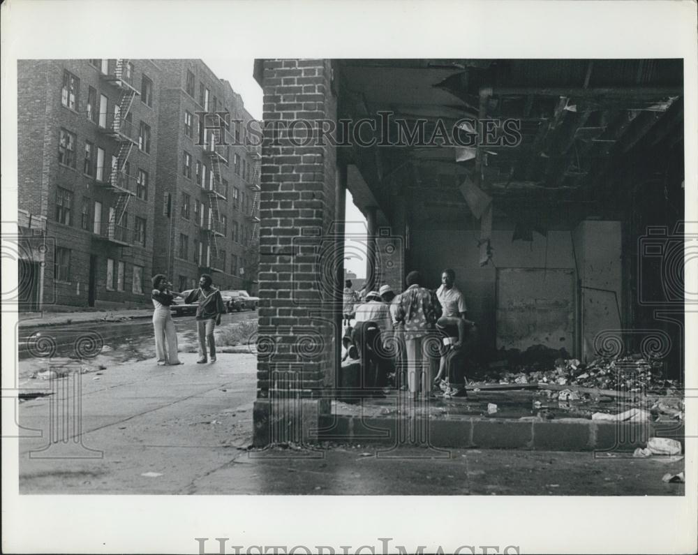 Press Photo Playing Craps in south Broux - Historic Images