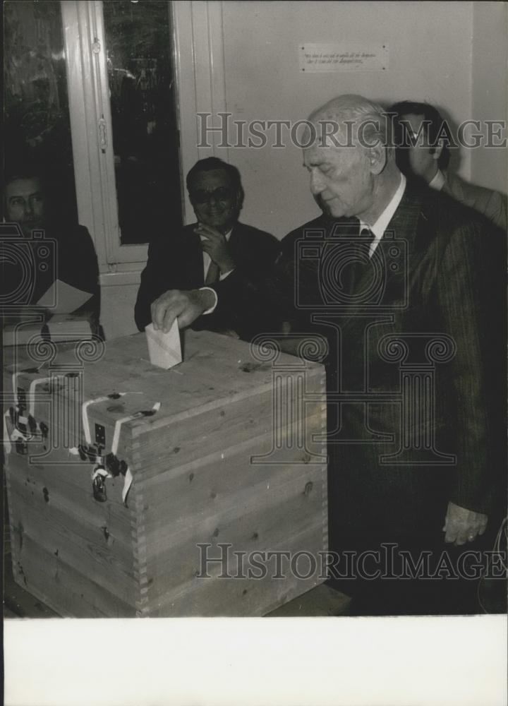 1974 Press Photo Greek Elections Panayotis Kanellopoulos Casting Vote - Historic Images