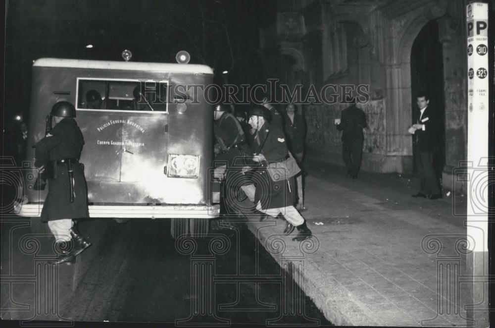 Press Photo Buenos Aires University students at one of their demonstrations - Historic Images