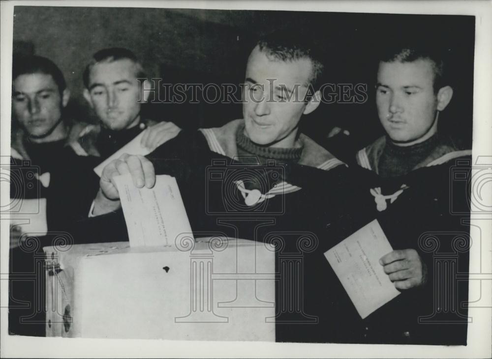 1953 Press Photo Yugoslavian Soldiers Voting In Election In Belgrade, Serbia - Historic Images