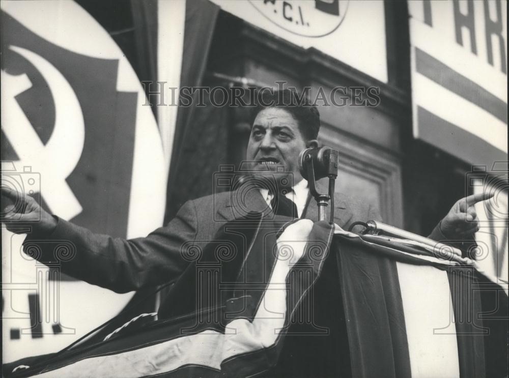 Press Photo Discorso Di Di Vitoria in Piazza Del Duomo. - Historic Images