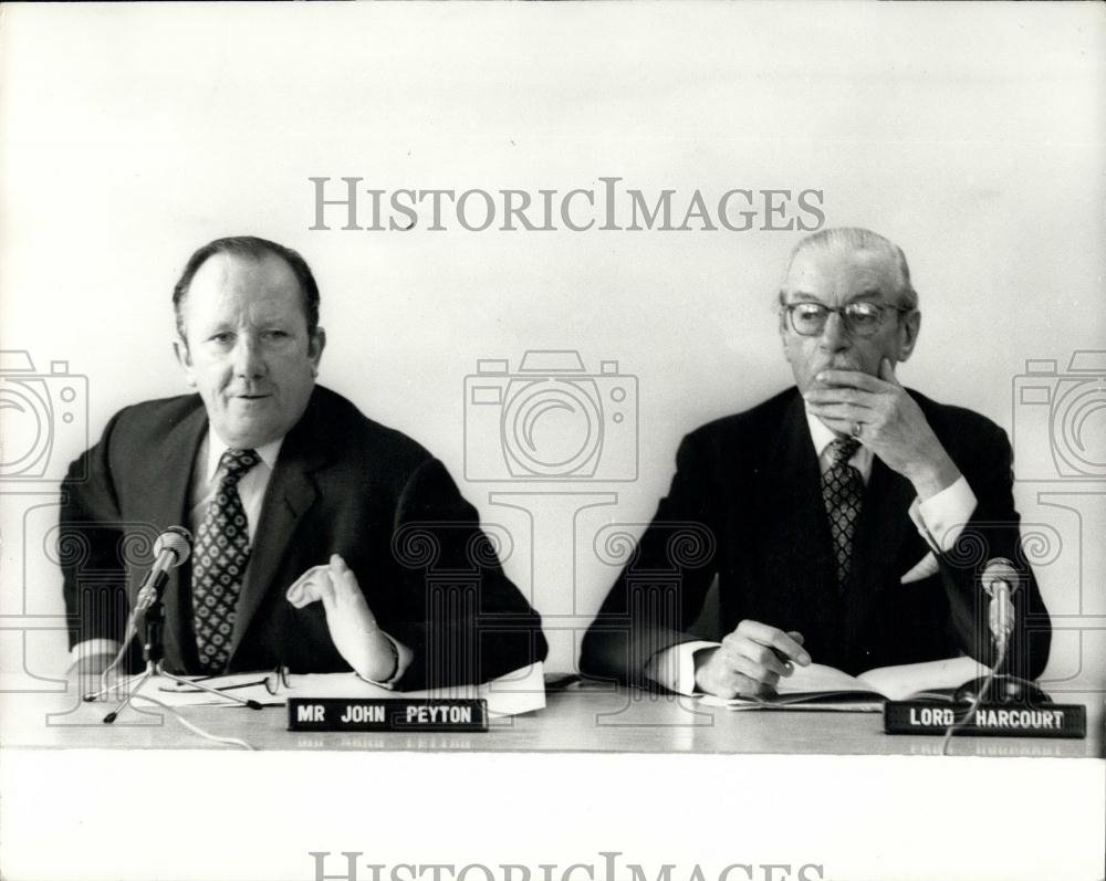 1971 Press Photo Mr. John Peyton &amp; Lord Harcourt, - Historic Images