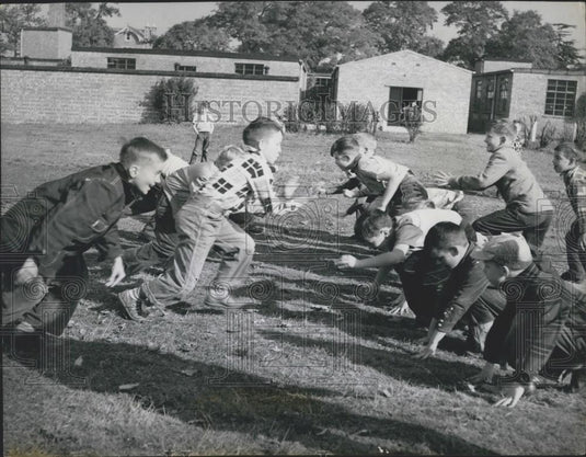 Press Photo American Co-Ed school opens in Bushey park - Historic Images
