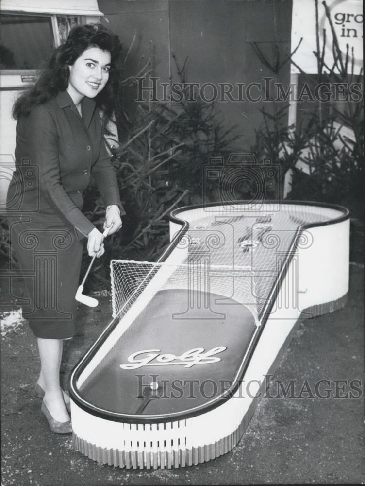 1958 Press Photo Plastic Miniature Golf Display Frankfurt Exhibition - Historic Images