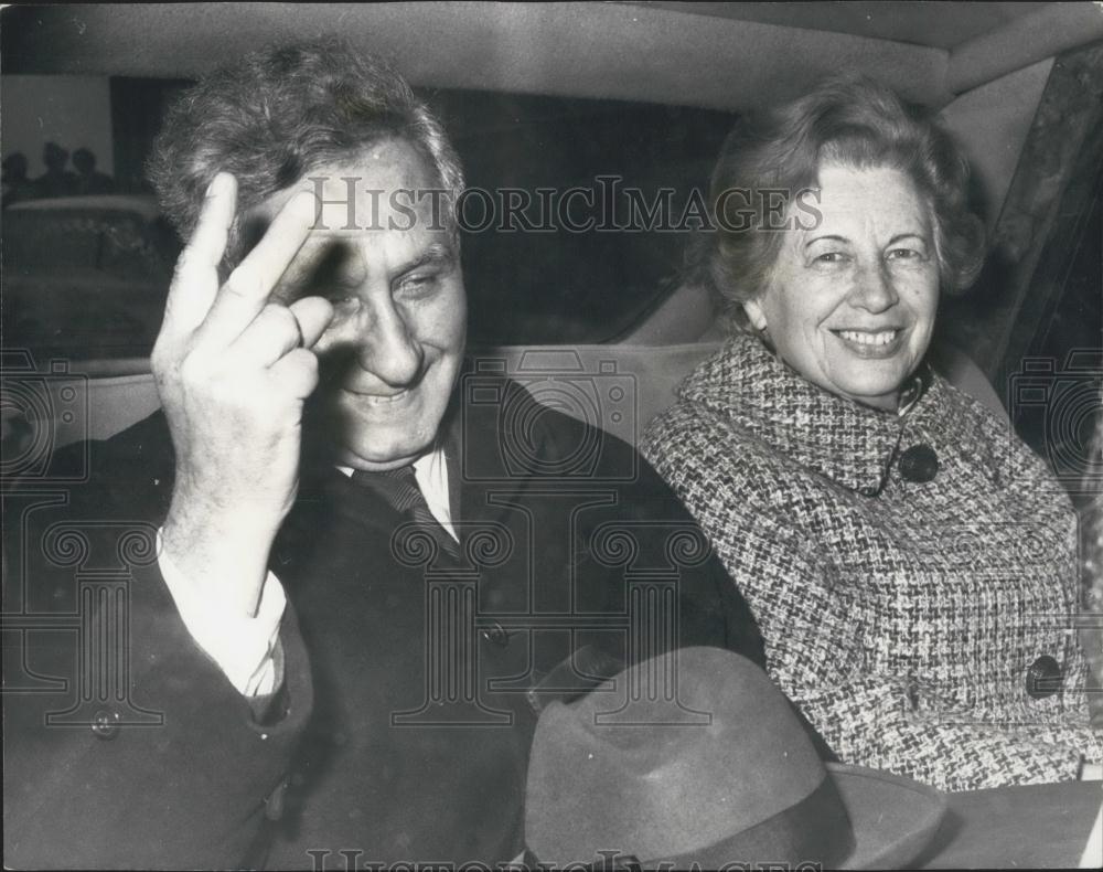 1974 Press Photo Israeli Ambassador Mr. Gideon Rafael And Wife In London - Historic Images