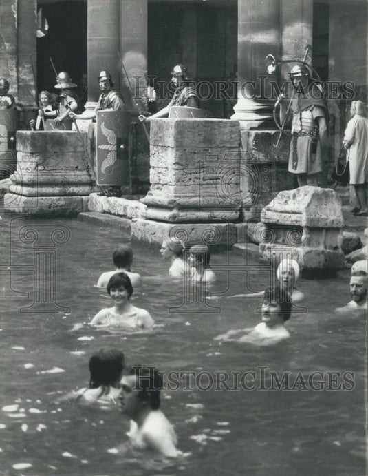 1977 Press Photo Nine Roman Heritage Trials Soldiers Members Of Eriane St Guard" - Historic Images