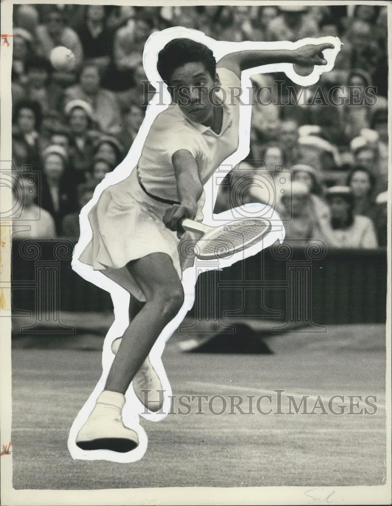 Press Photo Althea Gibson In Play During Shirley Fry Wimbledon Match Ladies - Historic Images