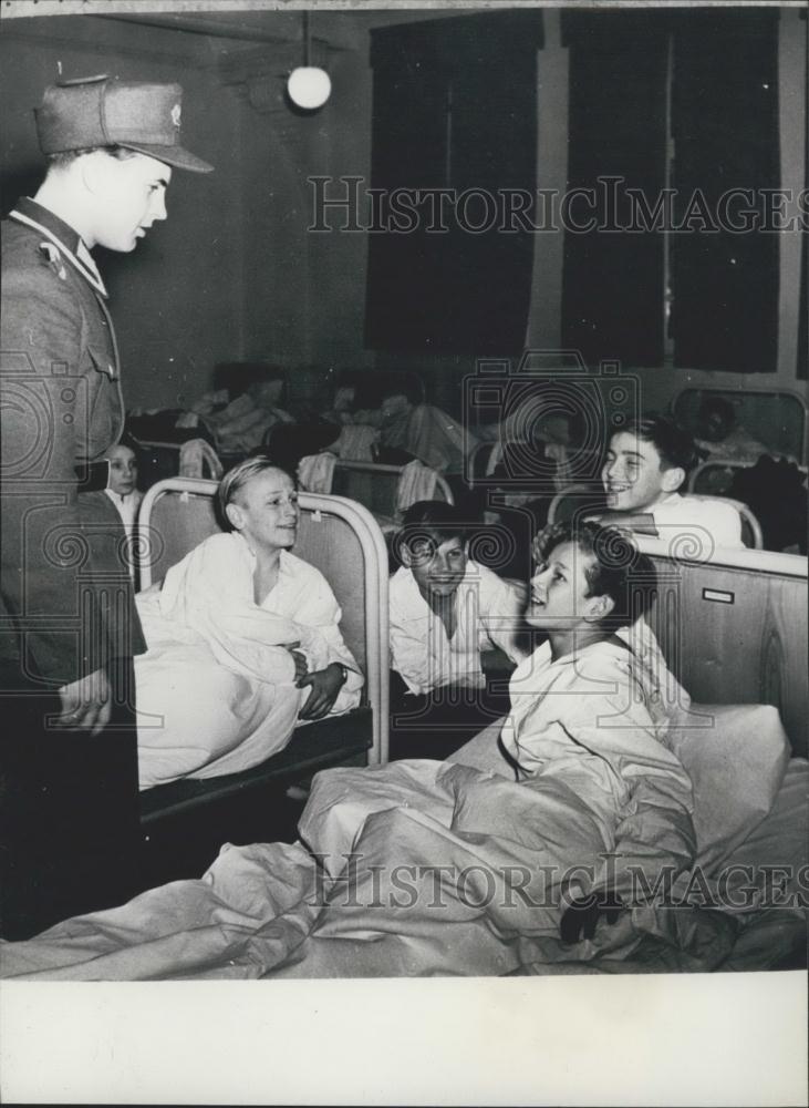 Press Photo Younger cadets go to bed at 8.30, - Historic Images