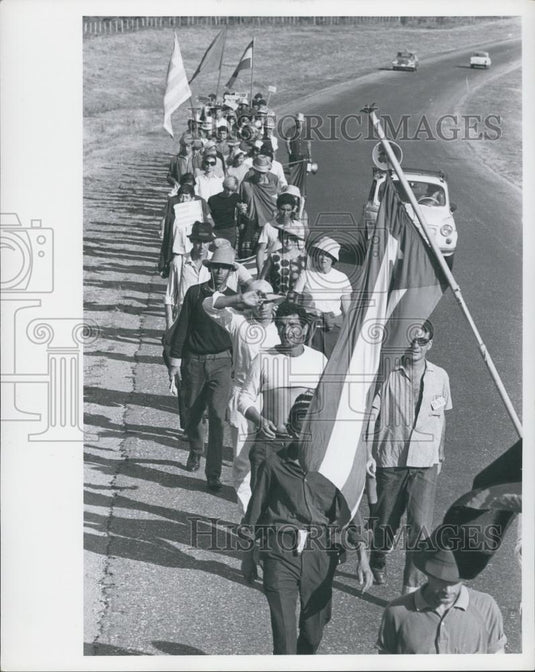1967 Press Photo Leftist Demonstrators, Punta Del Este, Uruguay US Pres Meeting - Historic Images
