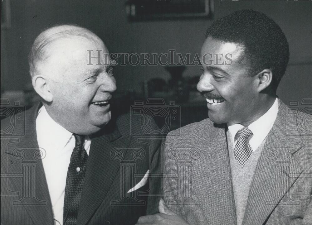 Press Photo American sculptor, John W. Rhoden Speaks In Oslo - Historic Images