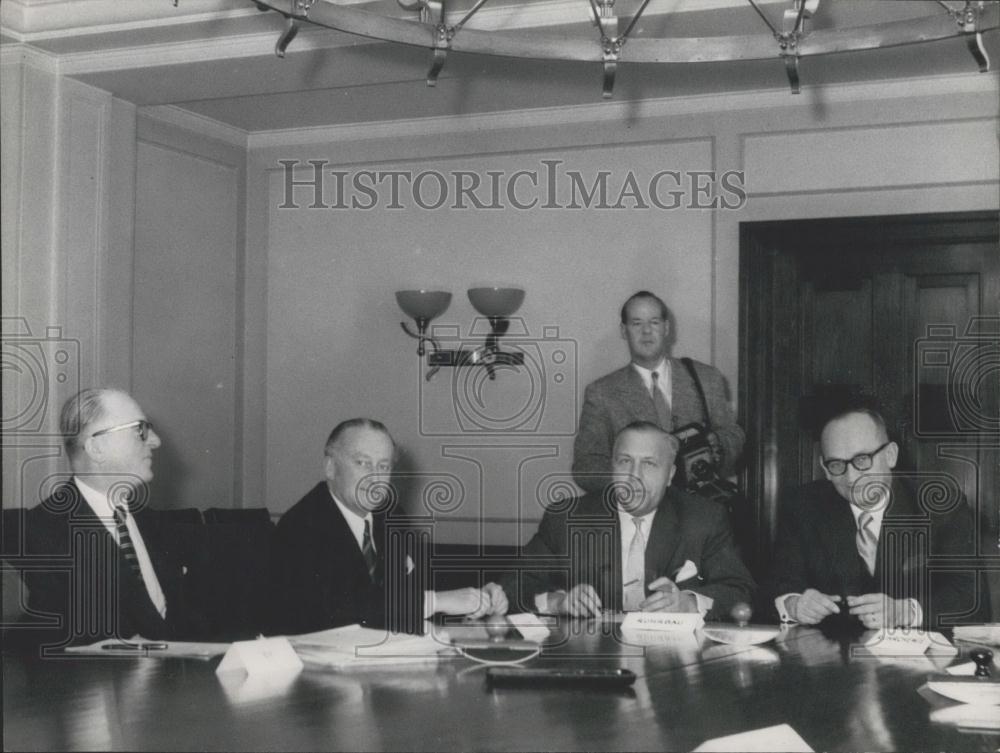 Press Photo Gerhard Geyer, Christoph Schmidt Dr. Kimmerle and Mr. Petersen. - Historic Images