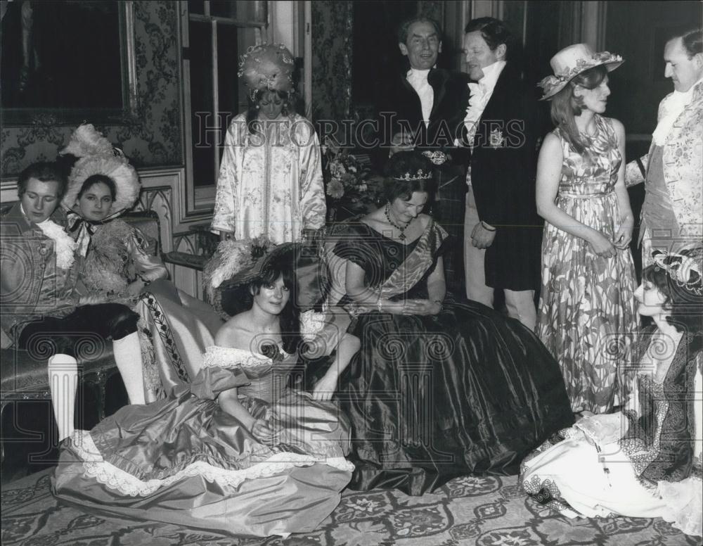 1967 Press Photo Lord And Lady Longford At Fancy Dress Party - Historic Images