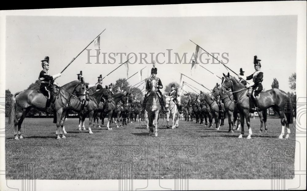 1953 Press Photo Gurkhas and Metropolkitan Police rehearse tattoo - Historic Images