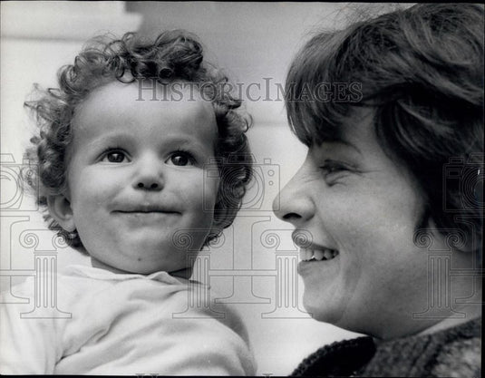 1966 Press Photo President Johnson Ends Ban On Baby Not Allowed to Enter US - Historic Images