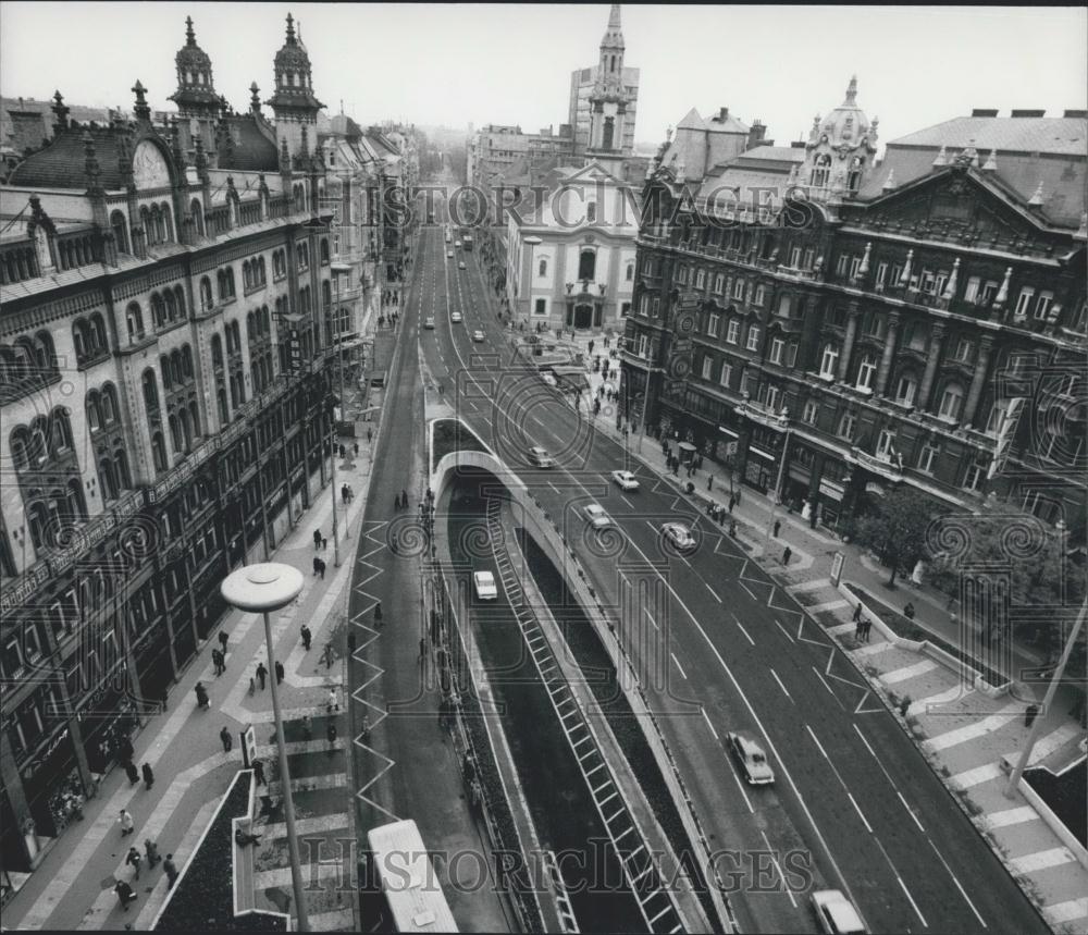 1976 Press Photo New Subway Opens-Felszabadulas/Liberation/Square Budapest Hunga - Historic Images