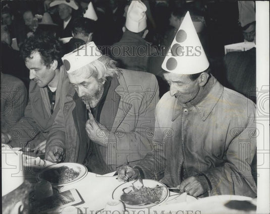 1964 Press Photo Down & Outs Annual Christmas Party by the Christian Herald - Historic Images