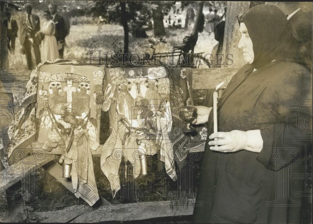 Press Photo Shrine at the Holy Ikens Saint Konstantine and Helena - Historic Images