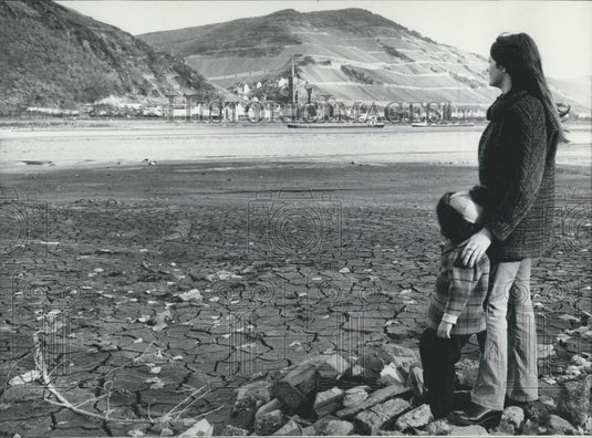1972 Press Photo Lowest Water Level Since '64 Rhine Bed Is Halfway Dried-Germany - Historic Images