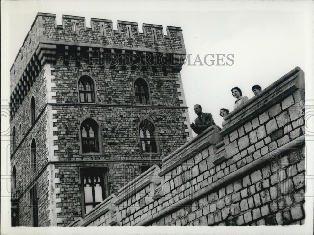 Press Photo The Queen and her family at Windsor castle - Historic Images