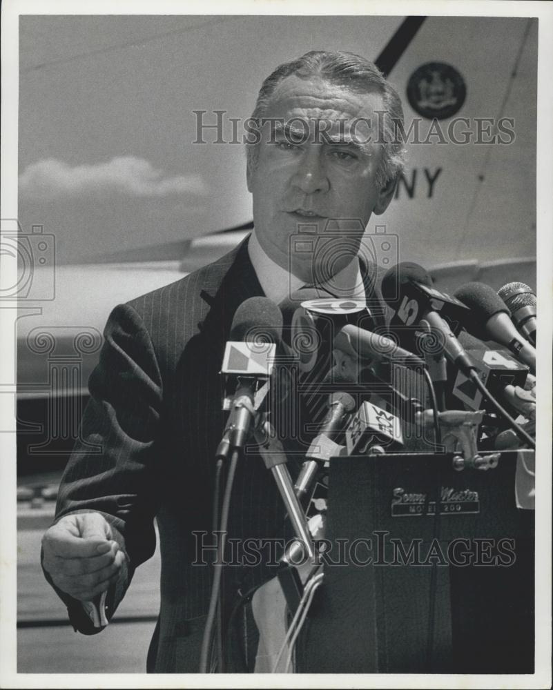 1979 Press Photo Gov.H.Cavey - Historic Images