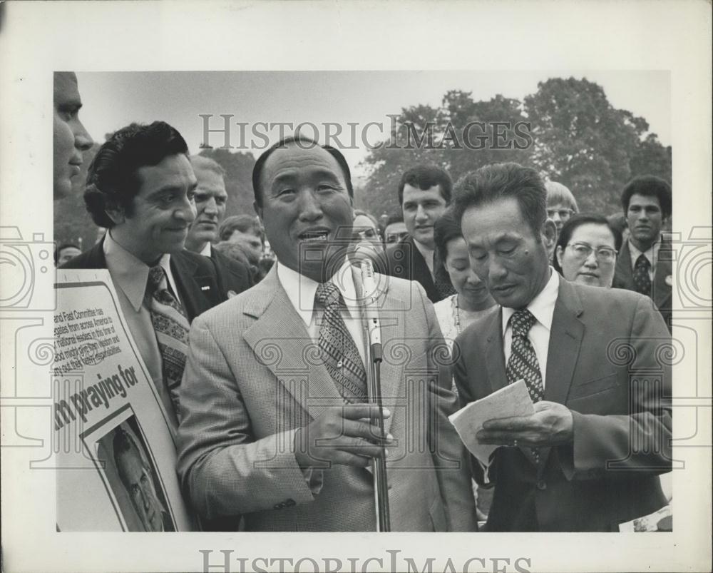 1974 Press Photo Rev Sun Myong Moon Capitol Addressing the Prayer &amp; Fast Commit - Historic Images