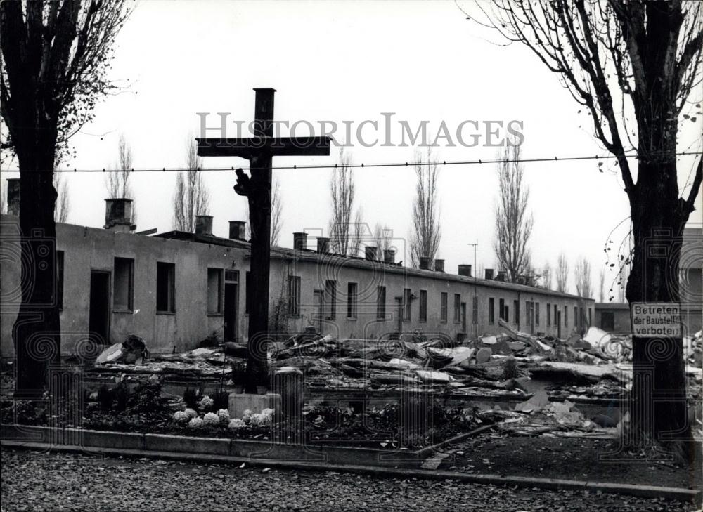 Press Photo Cross amid a field of Rubble - Historic Images