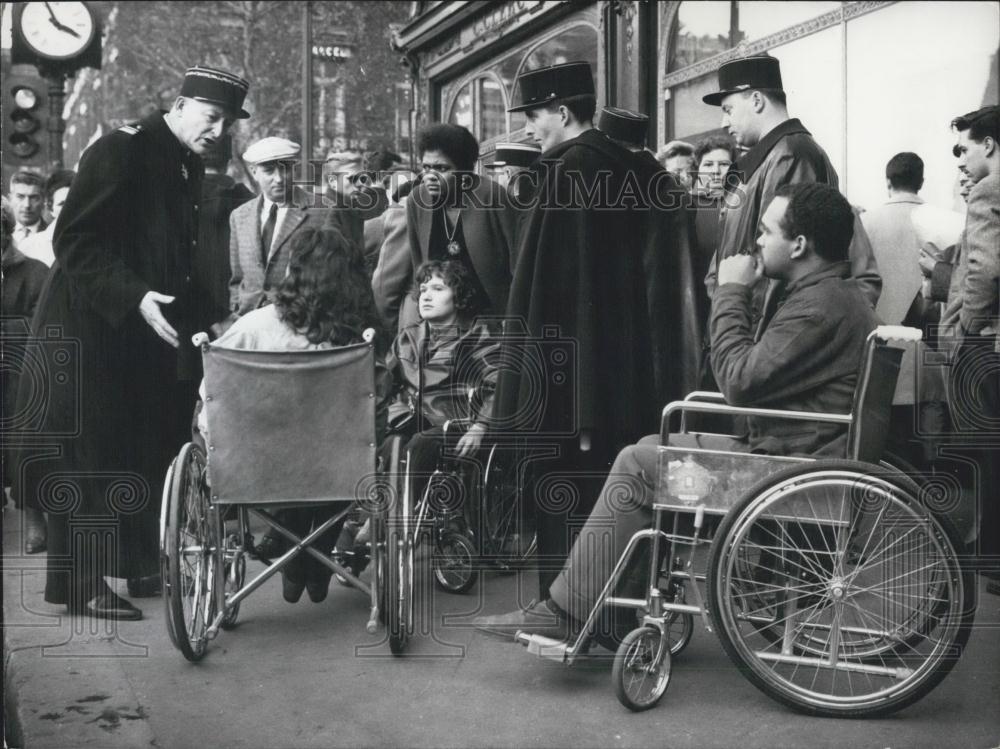 1968 Press Photo Old People And Cripples Demonstrate For Higher Pensions - Historic Images