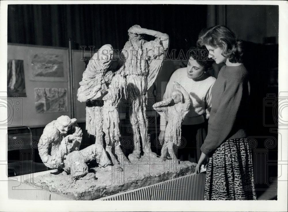 1960 Press Photo The Refugees&quot; - the work of Veronica Ward an Maureen Carthcart&quot; - Historic Images