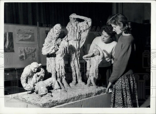 1960 Press Photo The Refugees" - the work of Veronica Ward an Maureen Carthcart" - Historic Images