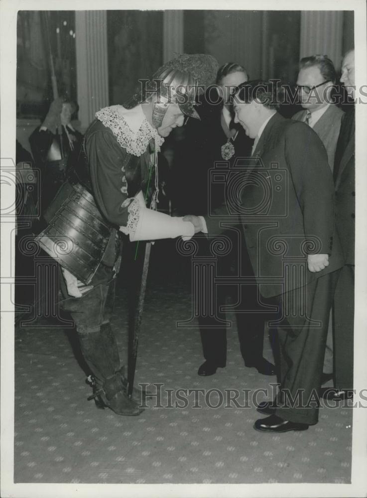 1956 Press Photo Malenkov Shakes Hands With Lieutenant Colonel A.G. Steele - Historic Images