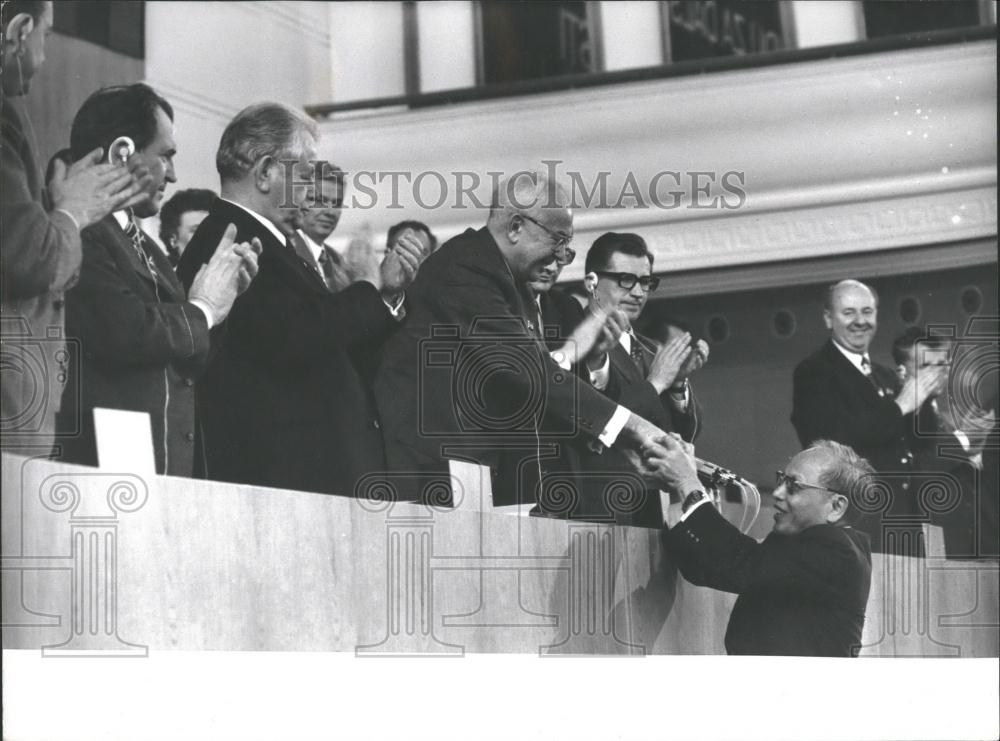 1976 Press Photo Gustav Husak Nguyen duy Trinh speech at the 15th Congress CPCz - Historic Images