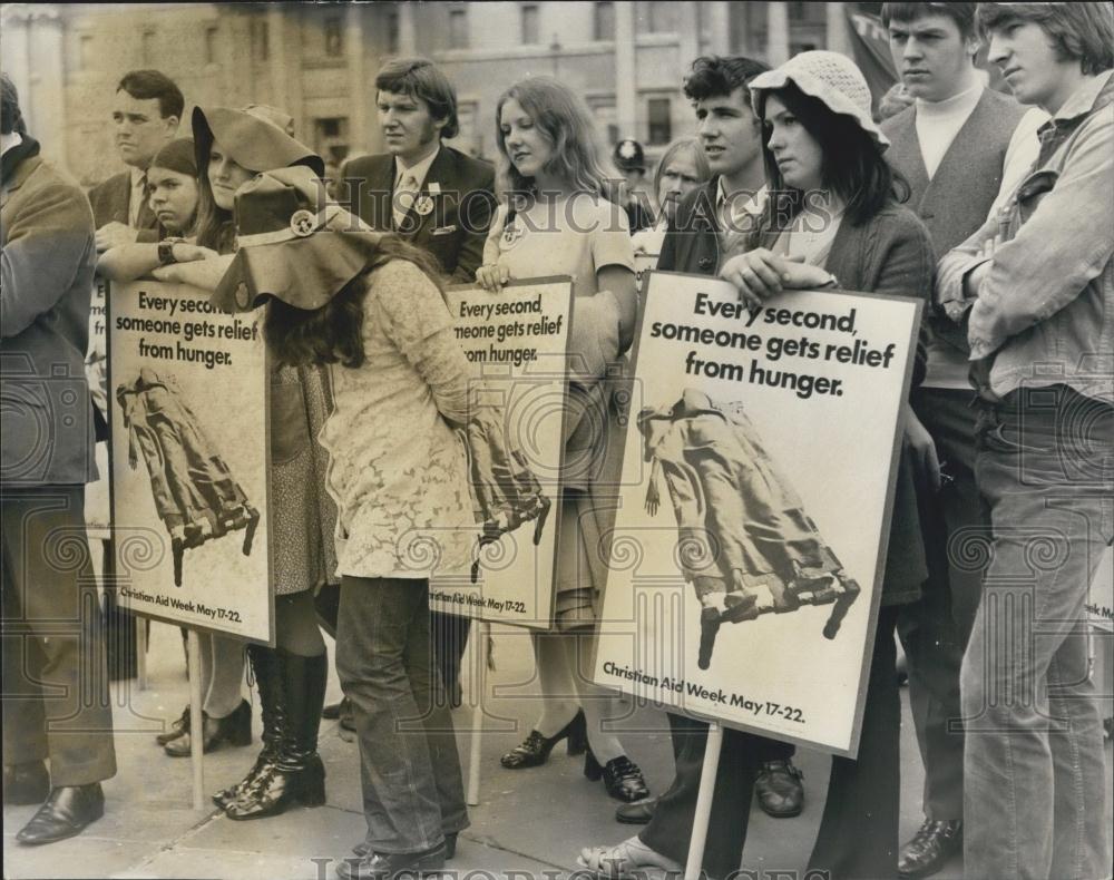 1971 Press Photo Christian Aid Demonstration In Trafalgar Square - Historic Images