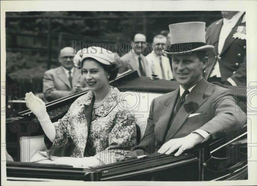 1957 Press Photo The Queen and the Duke of Edinburgh - Historic Images