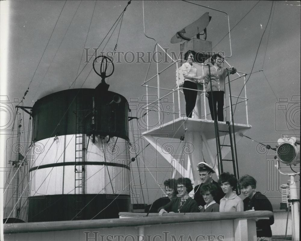 Press Photo Class for the Girls on the Upper Bridge with Deck Officer Lecturing - Historic Images