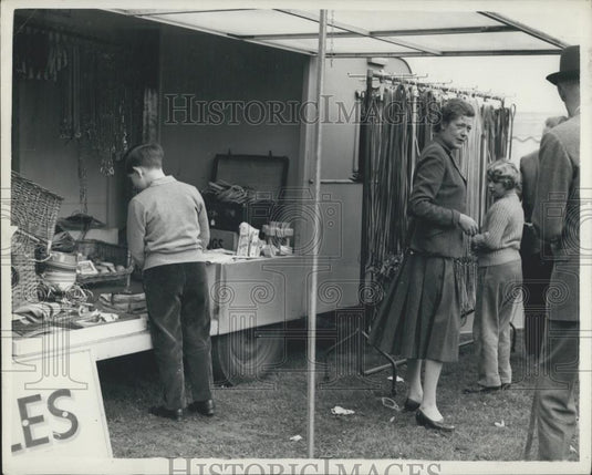 1960 Press Photo Prince Charles Princess Anne Shopping Badminton Horse Trials - Historic Images