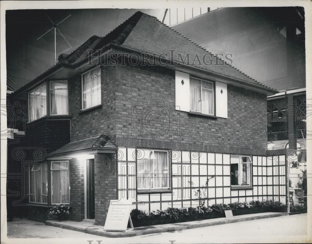 1953 Press Photo Preview of the ideal homes exhibition - Historic Images