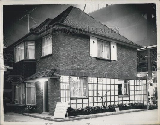 1953 Press Photo Preview of the ideal homes exhibition - Historic Images