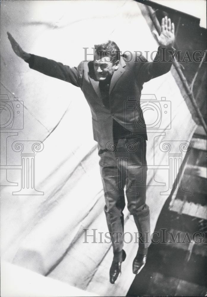 1963 Press Photo Action Film Actor Jean Marais Making Leap During Filming Scene - Historic Images