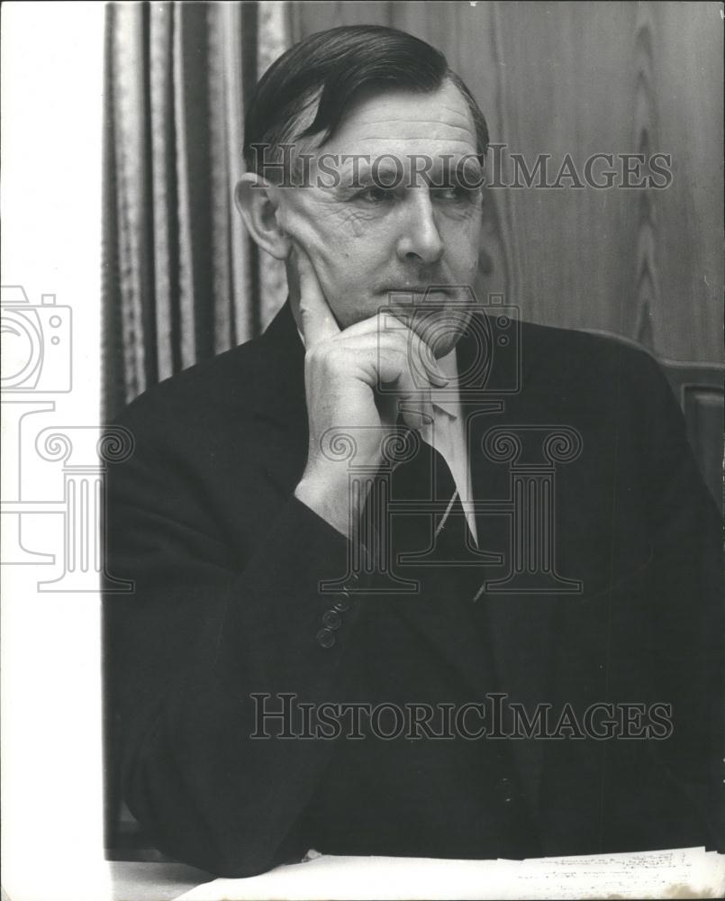 1969 Press Photo Mr. Micheal McCrum,New Headmaster for Eton - Historic Images