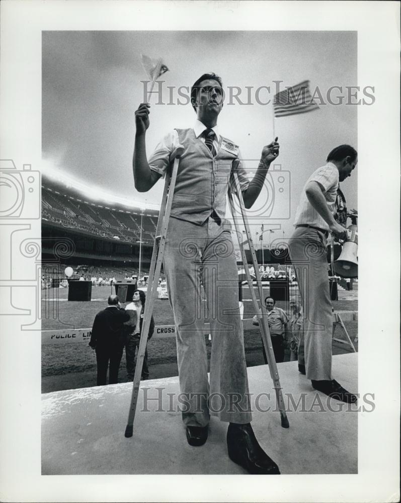 Press Photo Bicentennial God Bless America Festival Handicapped Participant - Historic Images