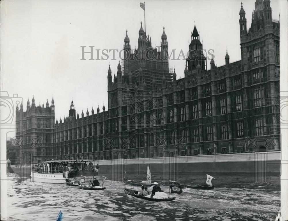 Press Photo Swan Upping, Thames - Historic Images