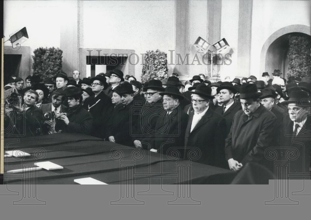 1970 Press Photo Munich Mayor Vogel, Heinz Meier, Funeral Victims Synagogue Fire - Historic Images