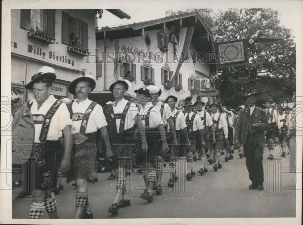 Press Photo Bavarian Folk Dances like Drahrer/Landler/Schuhplattler-Passion Play - Historic Images