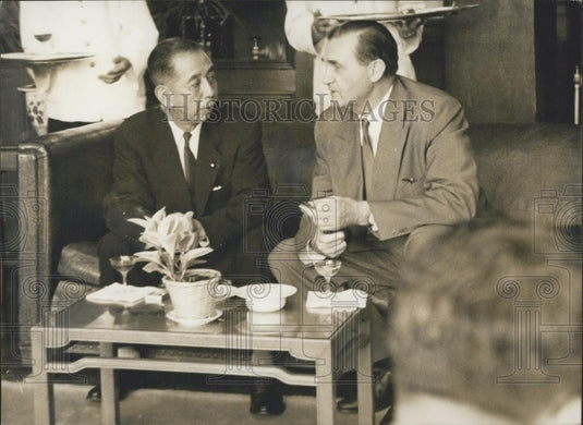 1957 Press Photo Japanese Prime Minister Nobusuke Kish & Mr.John McEwan - Historic Images