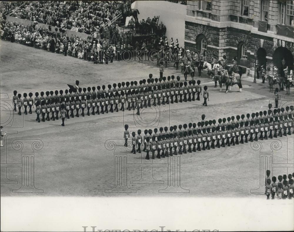 1964 Press Photo The annual ceremony of Trooping the colour to mark the Queen's - Historic Images