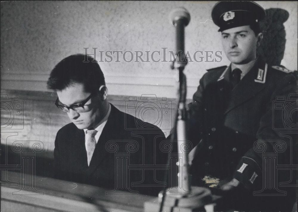 1964 Press Photo Herbert Kuehn Facing the East German High Court Charge Terroism - Historic Images