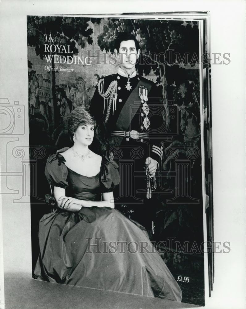 Press Photo Prince Charles in full naval uniform and Lady Diana Spencer - Historic Images